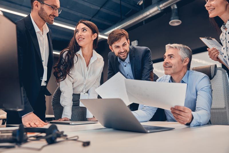 Gestores de empresa de TI discutem como empresas SaaS podem implementar a receita recorrente.